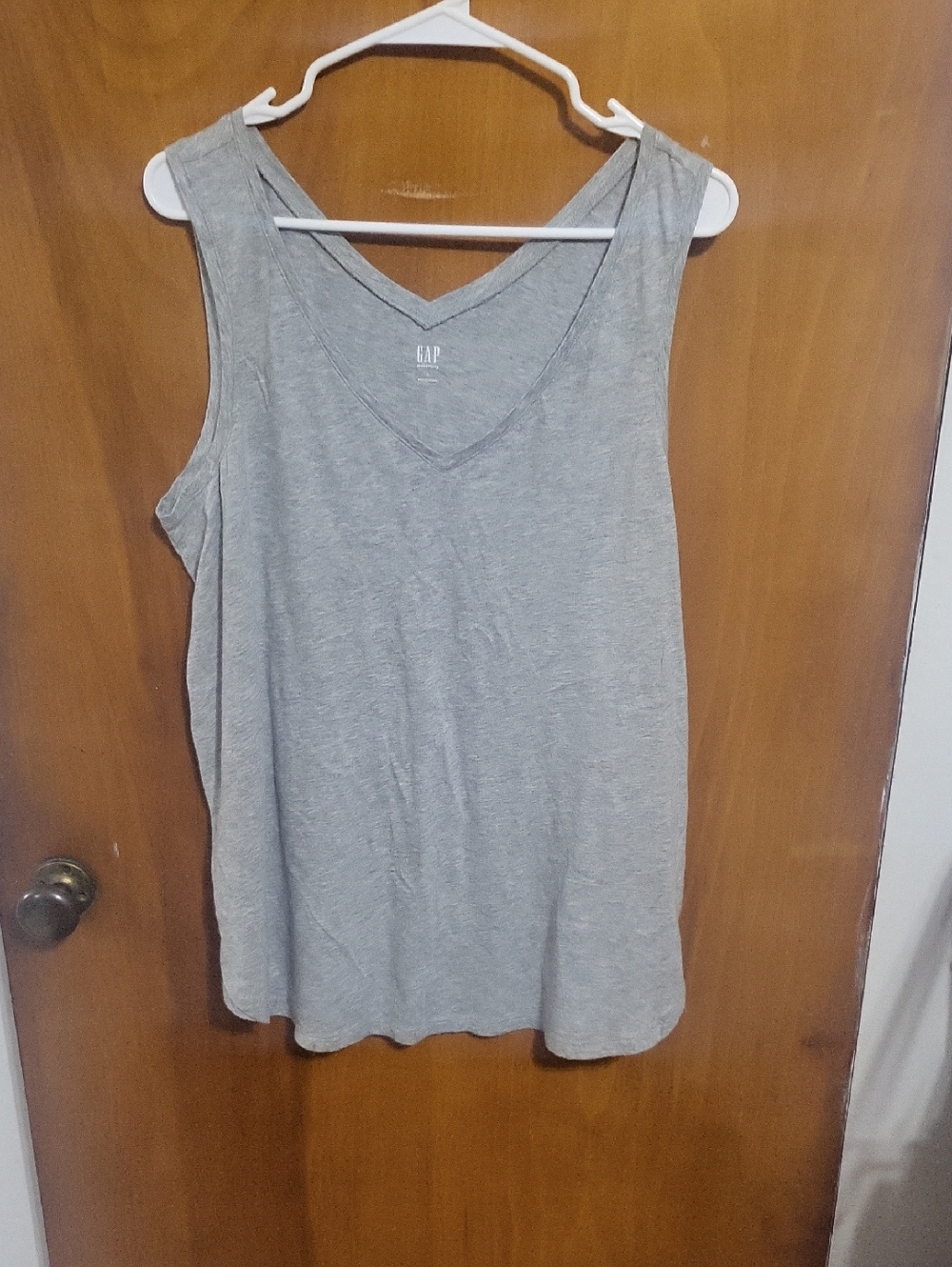 NWOT Womens GAP Maternity Size Large- Light Gray V-Neck Sleeveless Tank Top